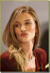 rosie-huntington-whiteley-shia-labeouf-transformers-berlin-press-conference-07