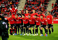 R. C. D. MALLORCA. Temporada 2021-22. Manolo Reina, Martin Valjent, Franco Russo, Iddrisu Baba, Ángel Rodríguez. Pablo Maffeo, Salva Sevilla, Kang-Im Lee, Dani Rodríguez, Jaume Costa, Antonio Sánchez. R. C. D. MALLORCA 2 ELCHE C. F. 2. Domingo, 07/11/2021, 18:30 horas. Campeonato de Liga de 1ª División, 13ª jornada. Palma de Mallorca, Visit Mallorca Estadi: 12.933 espectadores. Árbitro: Mario Melero López, Andalucía; VAR: Ignacio Iglesias Villanueva, Galicia. Entrenadores: Mallorca: Luis García; Elche: Fran Escribá. GOLES: 0-1: 68’, Lucas Boyé. 1-1: 72’, Salva Sevilla de penalti. 1-2: 75’, Lucas Boyé. 2-2: 90+5’, Pablo Maffeo.