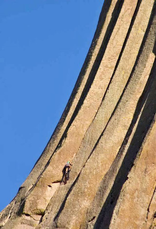 Pictures of the Gigantic Devils Tower Mountain