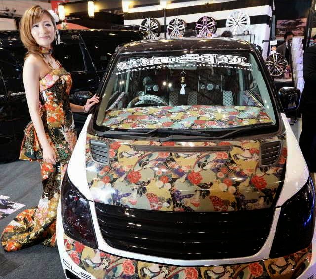 Gambar Wanita  SPG Mobil  Selalu Cantik dan Menarik 