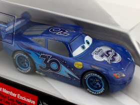 2017 holiday disney store cast member exclusive lightning mcqueen