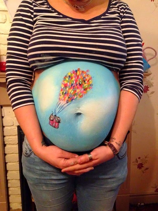 Fantástico Artista faz desenhos divertidos em barrigas de grávidas