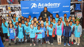 Telvin Smith With Community Kids