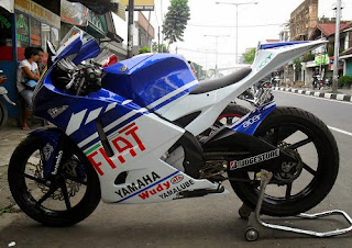 Foto-Foto Terbaru Modifikasi Yamaha R-15 Bergaya Moto GP