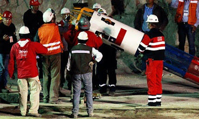 El Fénix II comenzó a transportar a los mineros.