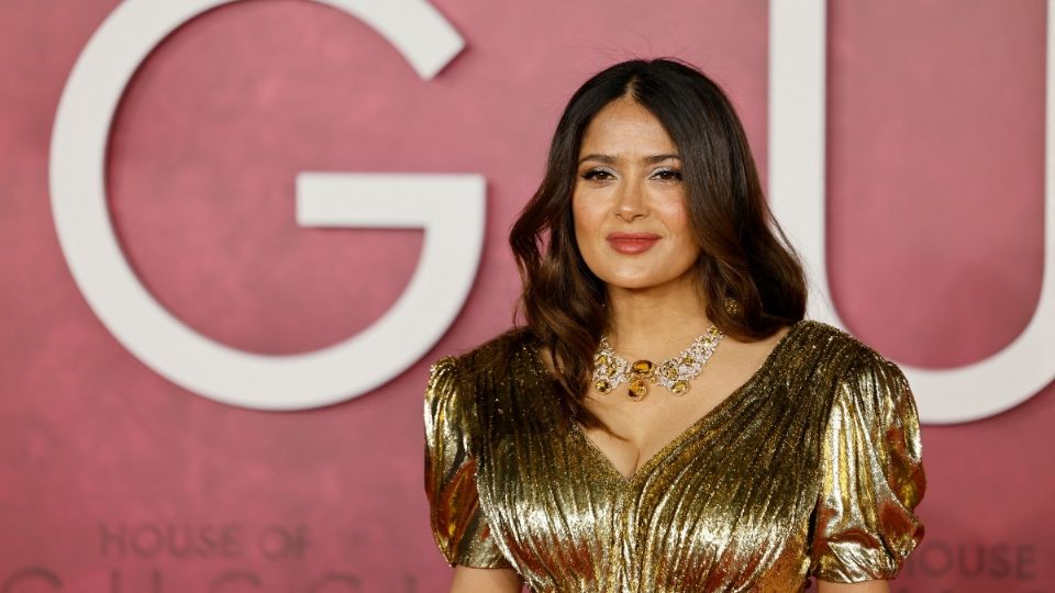 House of Gucci: Salma Hayek deslumbra con su espectacular outfit dorado en Londres | FOTOS