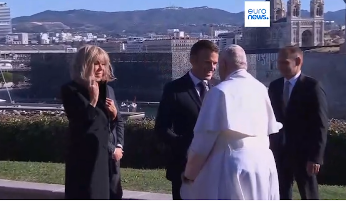 Papa Francesco incontra Macron, 'I migranti non invadono'