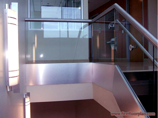 How to Choose the Perfect Glass Railing Design for Balcony