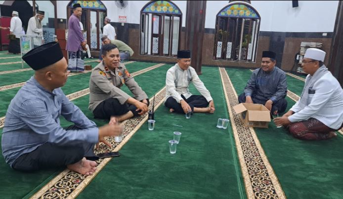 Camat dan Kapolsek Gedebage Laksanakan Tarling di Masjid Abu Bakar