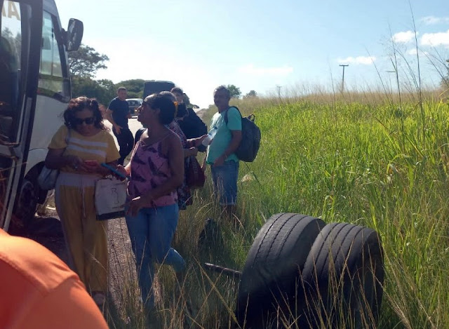 Alternativo perde rodas traseiras e quase sofre acidente grave a caminho de Ceará-Mirim