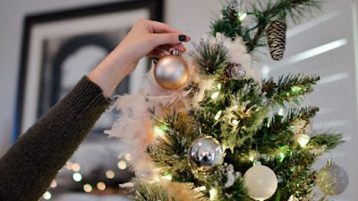 Palabras que tienes que decir al poner tu árbol de navidad. Es todo un ritual.