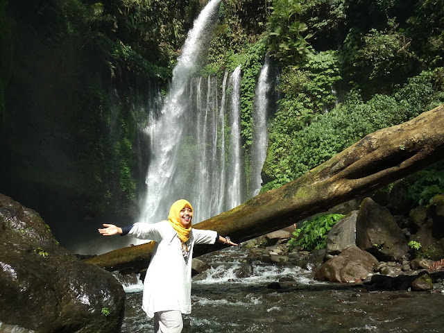 Spot foto di wisata air terjun Tiu Kelep. Sumber Travelingyuk