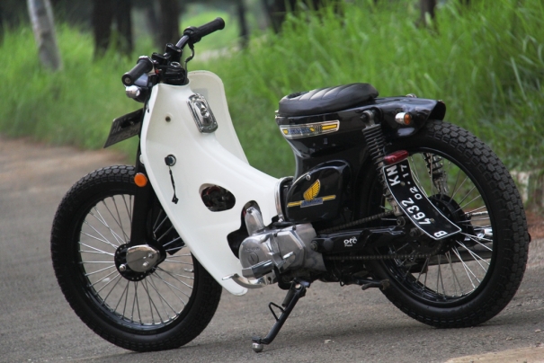 Foto Modifikasi Motor Honda 70 Retro Gokil Terbaru