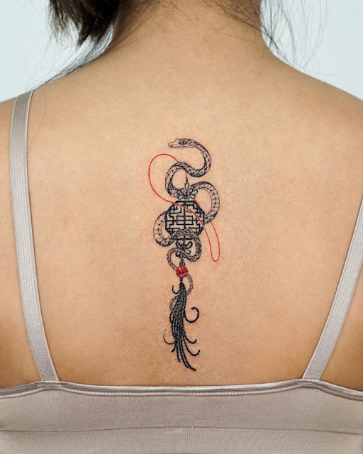 Tatuagem de Cobra - 156 ideias femininas para inspirar vocês
