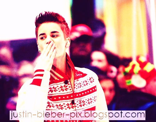 Latest Justin Bieber Kiss Wallpaper Justin Bieber Latest Kiss Hd Photo