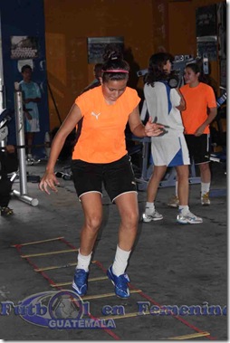 SELECCION FEMENINA EN LE GIMNASIO (3)