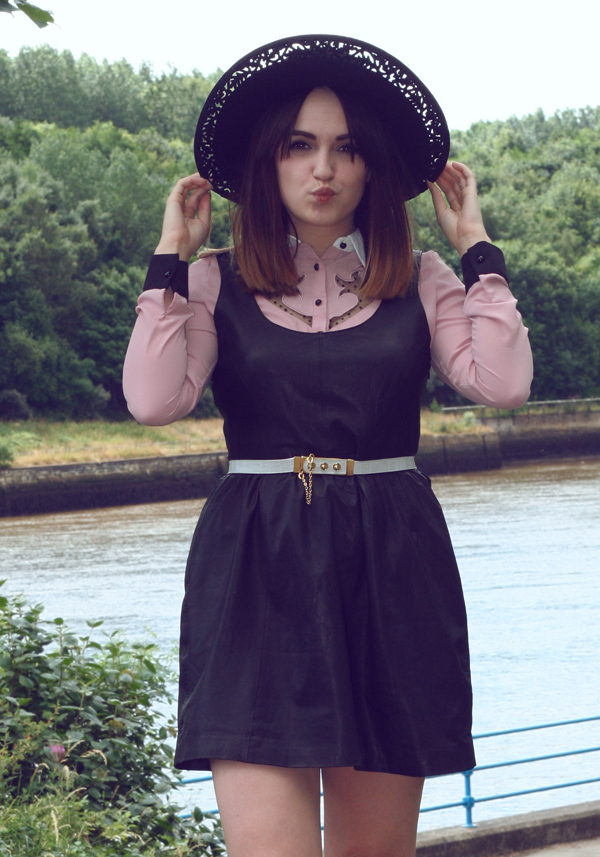 uk fashion style, fashion blog, fashion styling, dahlia cowgirl shirt, lace shirt, leather pinafore, leather dress, large rim woollen hat, vintage woollen hat, vintage white waist belt, vintage photo, style by the water, rachael, poses with roses