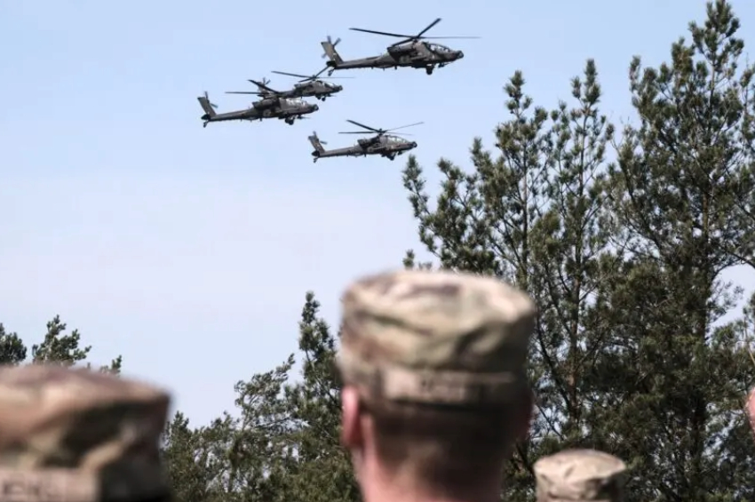 Treinamento de tiro aéreo da Otan no campo de Adazi, na Letônia, neste mês. (Foto: VALDA KALNINA/EFE/EPA)