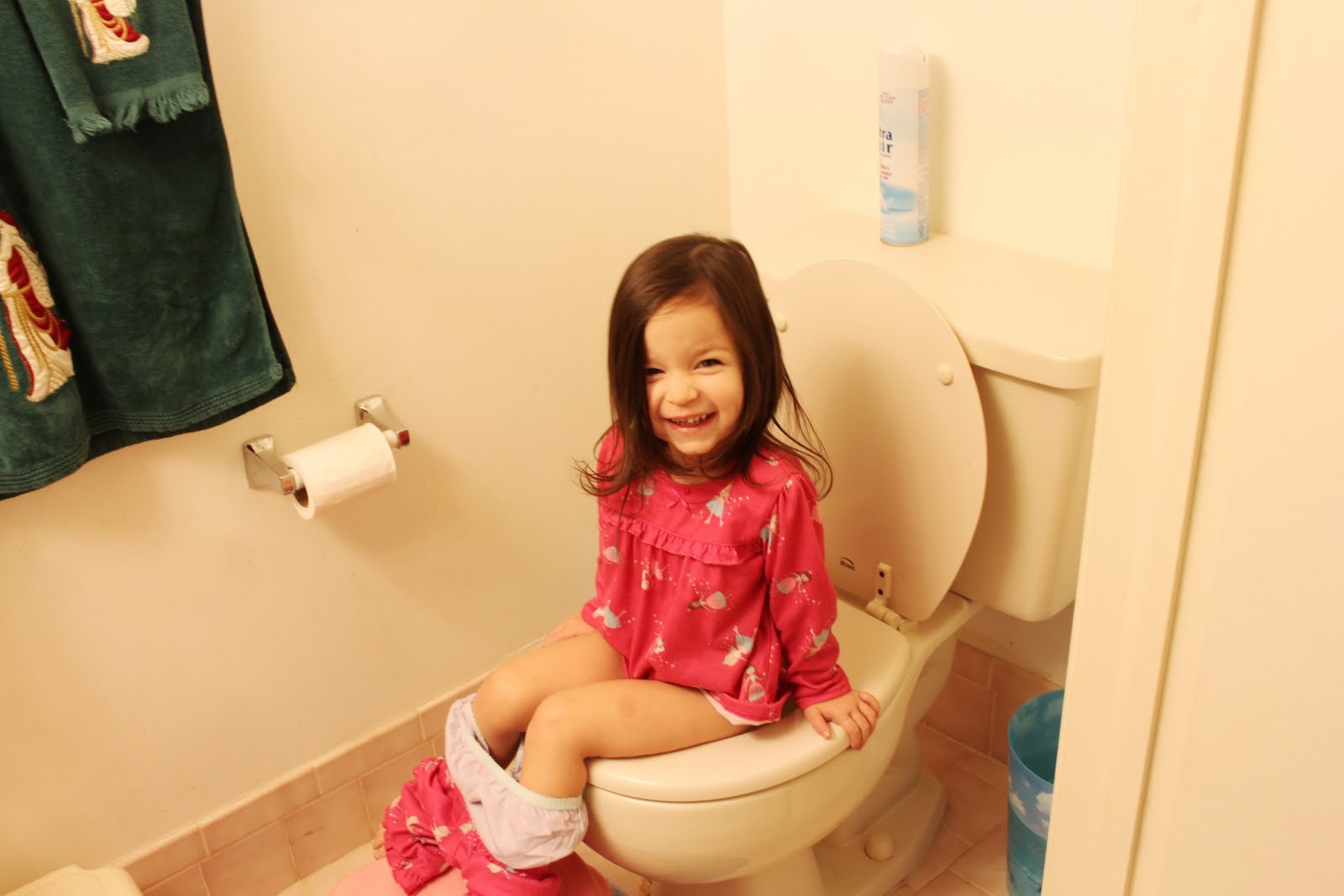 , how to potty train boy with autism, little girls going potty 