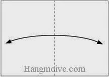 Bước 1: Gấp đôi tờ giấy lại để tạo nếp gấp, sau đó lại mở ra.