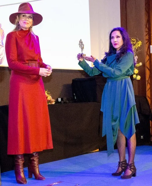 Queen Maxima wore a burgundy red wool dres by Natan. Valentino burgundy wool and cashmere-blend cape coat