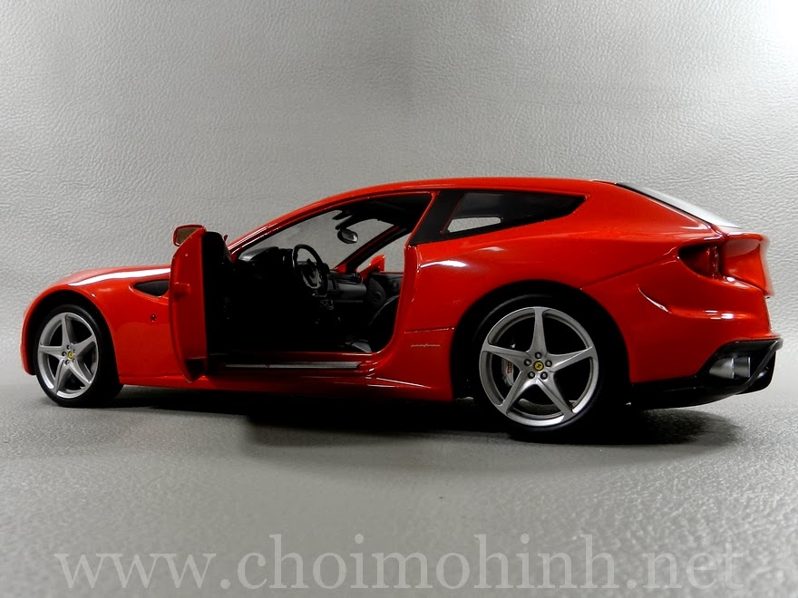 Ferrari FF RED 1:18 Hot Wheels door