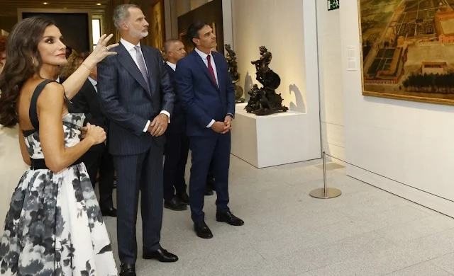 Queen Letizia wore a new floral bow a-line cocktail dress by Carolina Herrera. King Felipe and Prime Minister Pedro Sanchez