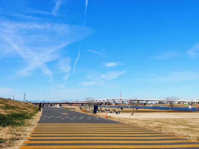 荒川自転車道　西新井橋