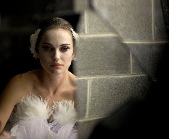 natalie portman eyes. natalie portman red eyes.