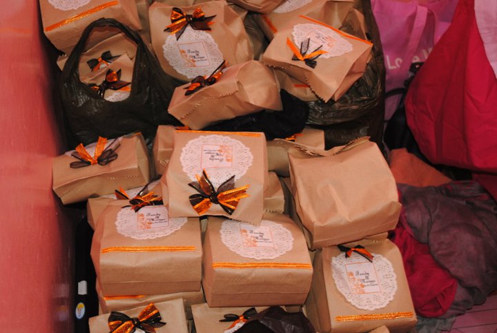 Mencari Cinta Halal: Review goodies bag: sesuatu yang ada 