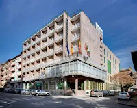 Aficionados a la radio de la ONCE - Asociación ARMIC. Foto hotel Hotel Pedro I que albergará la convención ARIES Internacional