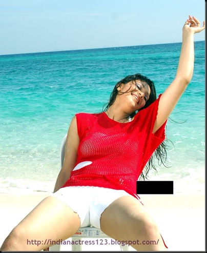 siya_in_beach_2