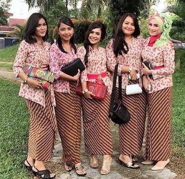 47 Model  Kebaya Kartini Modern Terbaru  2019 100 Paling 