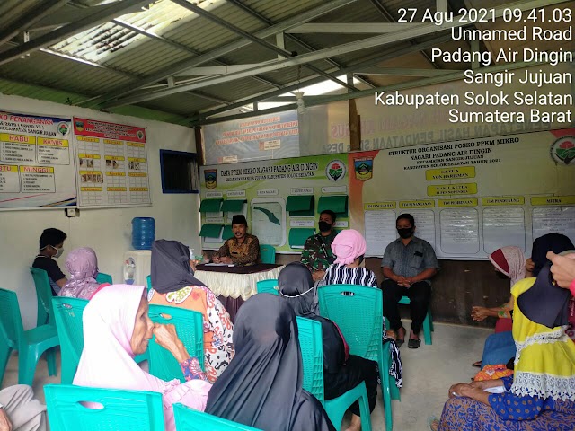 Pembagian BLT DD Nagari Padang Air Dingin Kabupaten Solok Selatan Didampingi Babinsa 