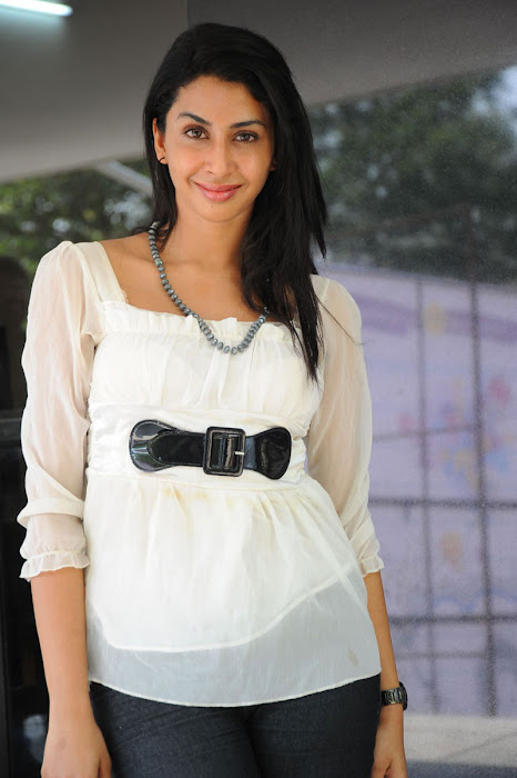 gayatri iyer photo gallery