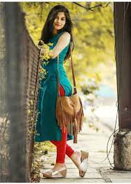 stylish photo pose for girl in kurti
