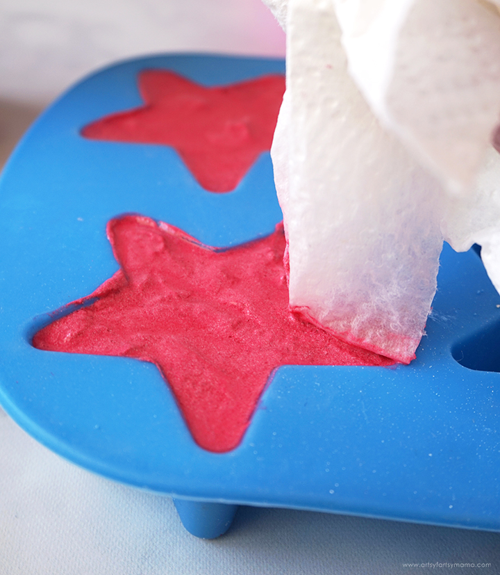 3-Ingredient Patriotic Sidewalk Chalk