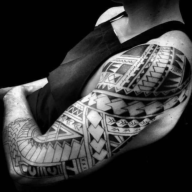 imagen de tatuaje maori estilo samoano