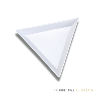 TRIANGLE TRAY