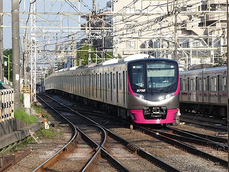 【朝限定！】京王ライナー5000系の区間急行　新宿行き