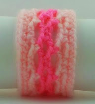 http://translate.googleusercontent.com/translate_c?depth=1&hl=es&rurl=translate.google.es&sl=en&tl=es&u=http://www.crochetquickies.com/free-crochet-pattern-2/jewelry/cuff/&usg=ALkJrhjbx95SJXVgGi4FmulqxwGuRc0tjA