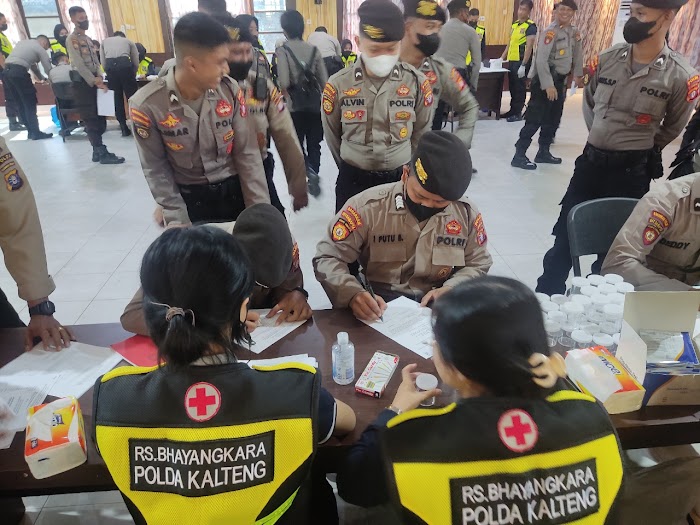 Cegah Pemakaian Narkoba Melalui Deteksi Dini, Ratusan Anggota Polri Di Wilayah Polda Kalteng Jalani Tes Urine