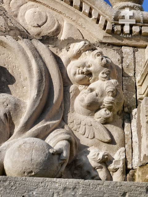 RIBEAUCOURT (55) - Fronton et statues de l'ancien maître-autel (XVIIIe siècle) 