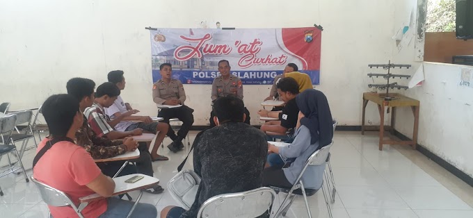 Polsek Slahung Gelar Jumat Curhat yang dikemas Cangkrukan Kamtibmas.
