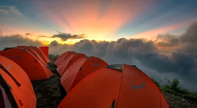 Kawah Plawangan Sembalun ketinggian 2639 m dpl Taman Nasional Gunung Rinjani