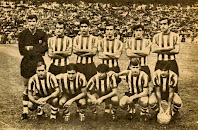 ATLÉTICO DE BILBAO - Bilbao, España - Temporada 1969-70 - Iribar, Sáez, Echeberría, Aranguren, Igartua, Larrauri; Argoitia, Uriarte, Arieta II, Clemente y Rojo I - ATLÉTICO DE BILBAO 1 (Igartua) REAL SOCIEDAD DE SAN SEBASTIÁN 0 - 16/11/1969 - Liga de 1ª División, jornada 10 - Bilbao, estadio de San Mamés