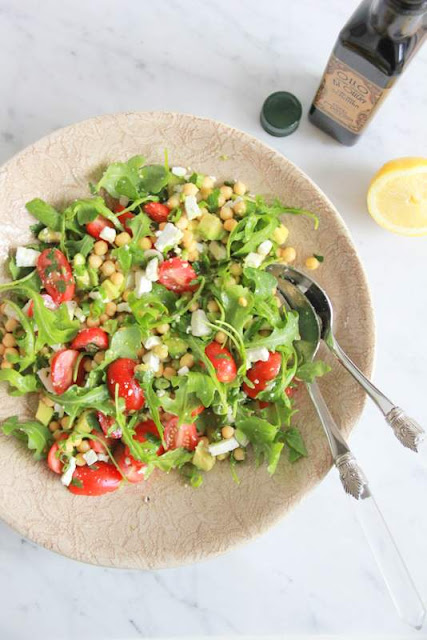 kikkererwtensalde met avocado, tomaat & feta - www.desmaakvancecile.com