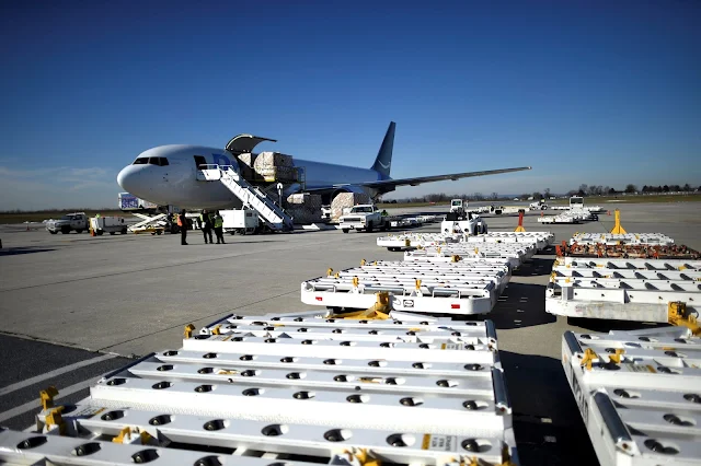 Image Attribute: A wide body aircraft emblazoned with Amazon's Prime logo is unloaded at Lehigh Valley International Airport in Allentown, Pennsylvania, U.S. December 20, 2016.    REUTERS/Mark Makela