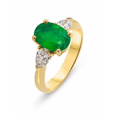 Ruby, sapphire, emerald… engagement rings dare to be colourful!