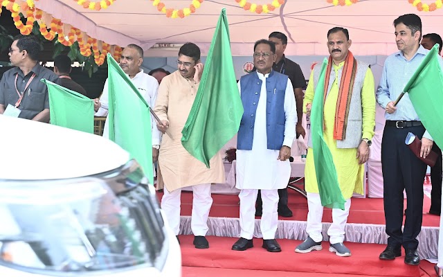 मुख्यमंत्री ने जोड़े स्वास्थ्य व्यवस्था में नए पहिए, 12 जिलों को भेजे गए वाहन